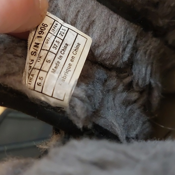 Ugg Adirondack II sheepwool inside leather and suede boots size 6.5 - Picture 13 of 16